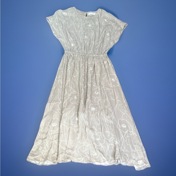 Oak + Fort Beige/Tan Midi Dress Lined Floral Pattern sz S - Picture 1 of 13